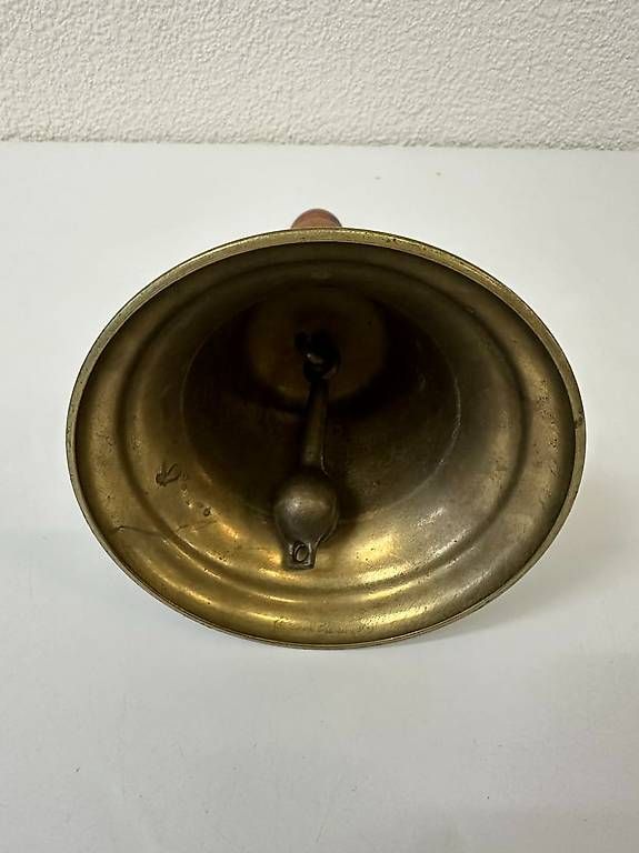 Campanacci mucche: Vintage Handglocke aus Messing mit Holzgriff – Usato da Obernau venduto da Arche_Noah_Brocki 4