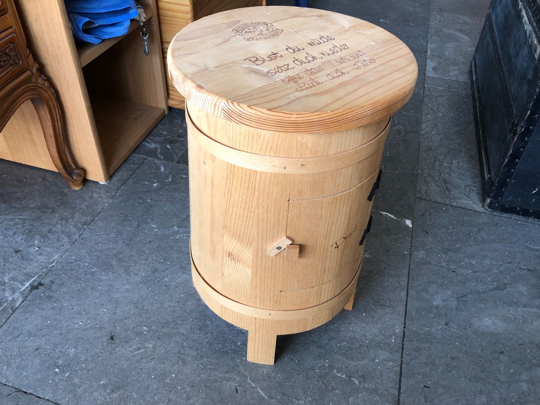Hocker: Hocker mit kl. Bar – Gebraucht aus Rothrist von bambus18
