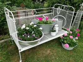 Gartenbettli / Gartendekoration / altes Eisen-Kinderbettli