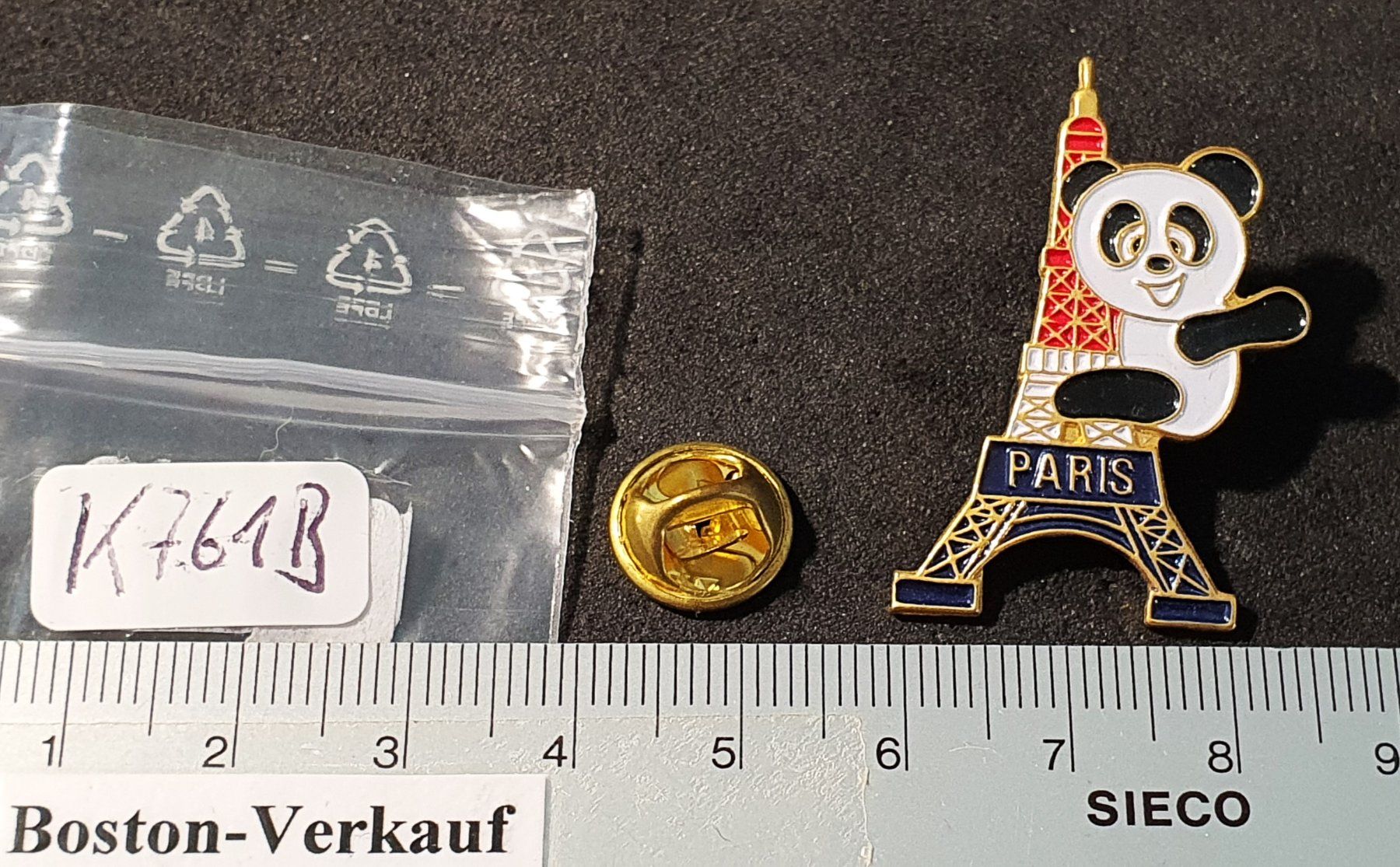 Plaketten & Abzeichen: K761B - Pin Paris Eiffelturm Panda Bär – Gebraucht aus Reinach BL von Boston-Verkauf 1