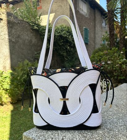 Borsa donna bianca e nera fatta artigianale in tessut