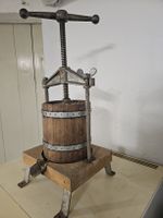 Obstpresse aus Holz und Metall, gebrauchter Zustand