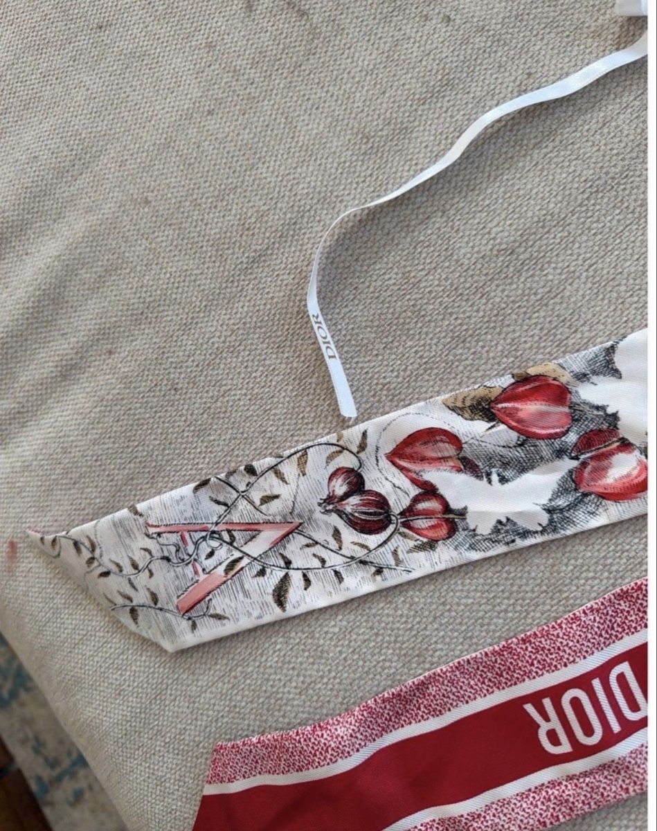 Dior Foulard & Sciarpe: Dior Twilly Amor – Nuovo (secondo la descrizione) da Zürich venduto da pau_2bhp 1