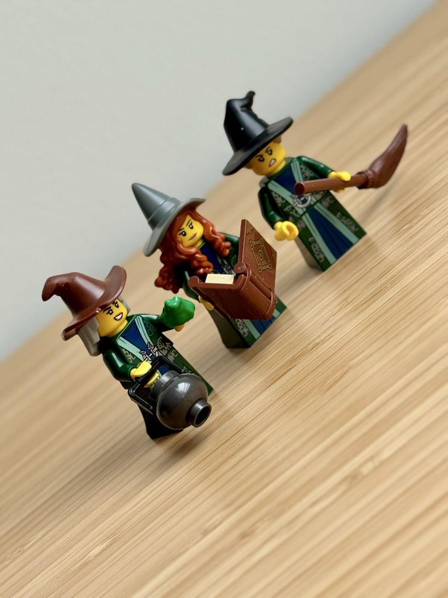 Lego Statuette: Lego Minifiguren Drei Hexen – Nuovo (secondo la descrizione) da Neuhausen am Rheinfall venduto da Laghi