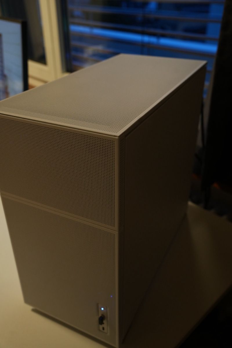 Asus PC: High-End Gaming PC - Powerful Specs, Liquid Cooled, White – Usato da Basel venduto da FrozenFire 3