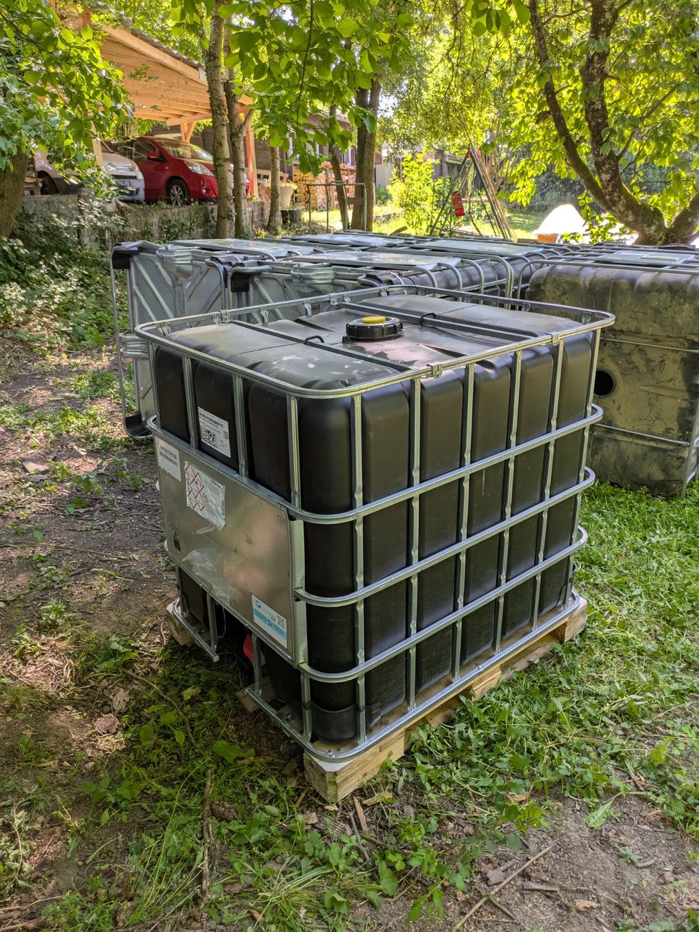 Tränken & Tröge: Cuves IBC noire 1000L – Gebraucht aus Meyrin von nas_vb2x