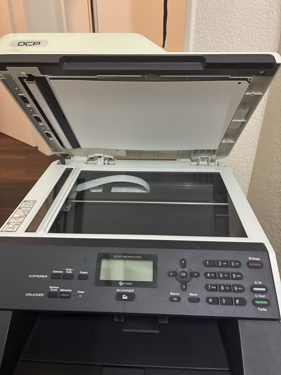 Brother Stampanti: Brother DCP-9055CDN Multifunktionsdrucker gebraucht – Usato da Tagelswangen venduto da sarahski 1
