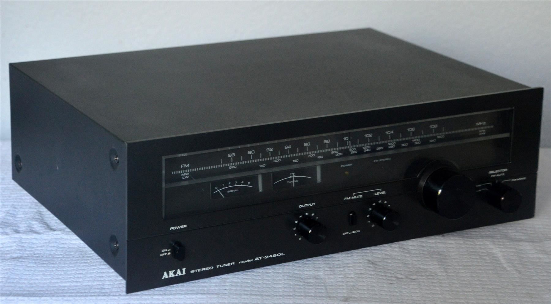 TRÈS BEAU TUNER AKAI AT-2450L, Vintage 1979 EUR 99,00 - FR