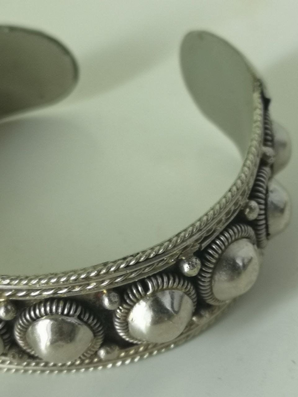 Altri gioielli: Zwei Armbänder und ein Ring aus Silber. – Usato da Bern venduto da Yunkom 4