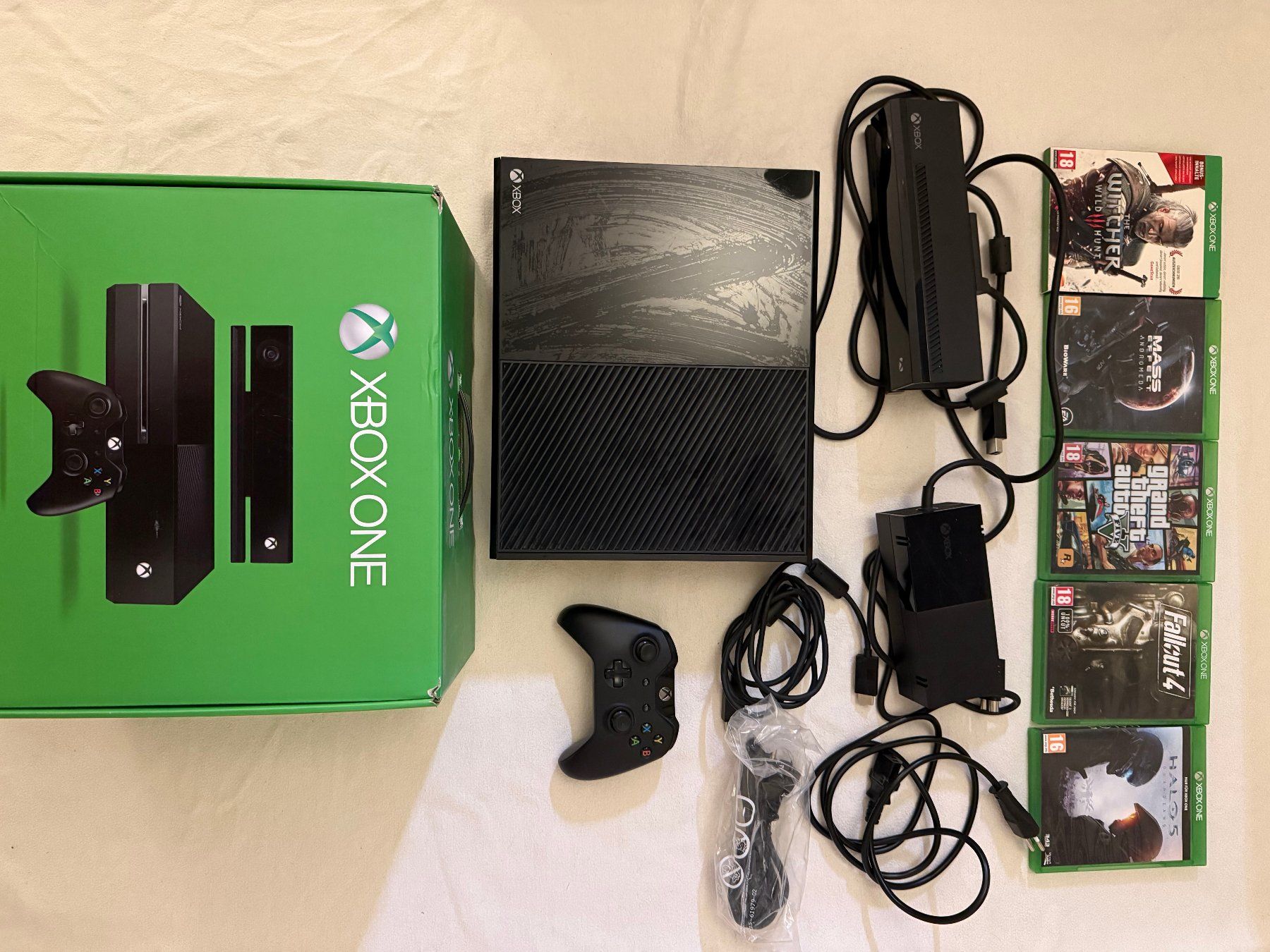 Microsoft Consoles: Xbox One OVP + Controller + 5 Spiele: GTA V, Witcher 3 – D'occasion à Bern par mat_rl7h