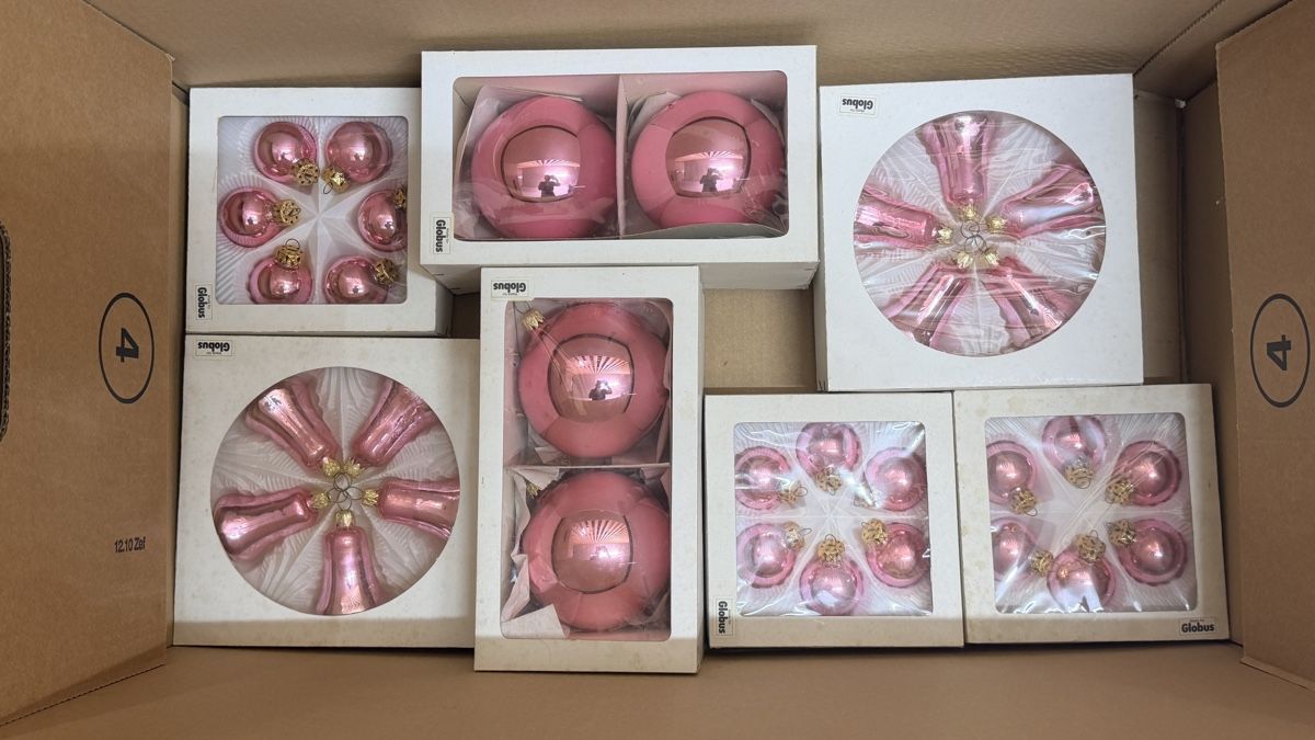 Tutte le decorazioni: Christbaumschmuck rosa Set diverse Formen – Usato da Schlieren venduto da WEEEE_MEVOMATA_WEEEE 1