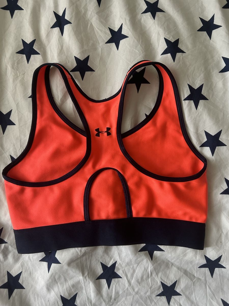 Under Armour Top: Brassière de sport Under Armour  – Usato da Muntelier venduto da cel_5syj 1