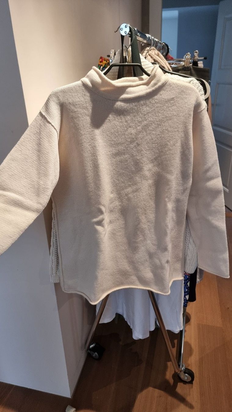 DKNY Pullover & Sweatshirts: Vintage DKNY Woll-Pullover aus 90er Jahren, Gr.M – Gebraucht aus Basel von abalou98_secondhand 1