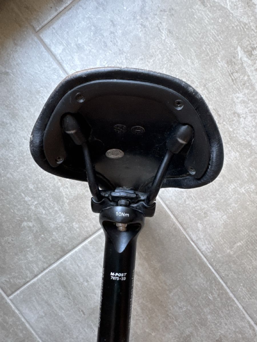 Selle Italia Pezzi di ricambio: Selle Italia Road Saddle + Controltech 7075 3D seatpost – Usato da Zürich venduto da nom_8wmp 1