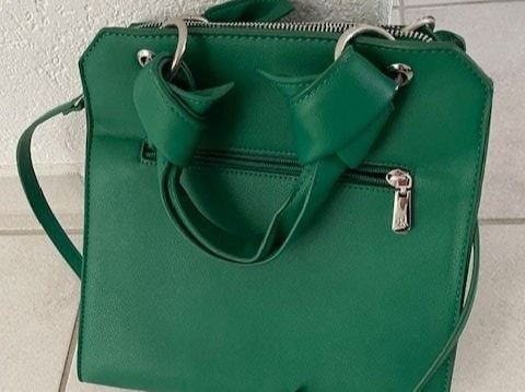 Borse da donna: grüne Handtasche 26x27 cm – Nuovo (secondo la descrizione) da Würenlingen venduto da Delfinli1