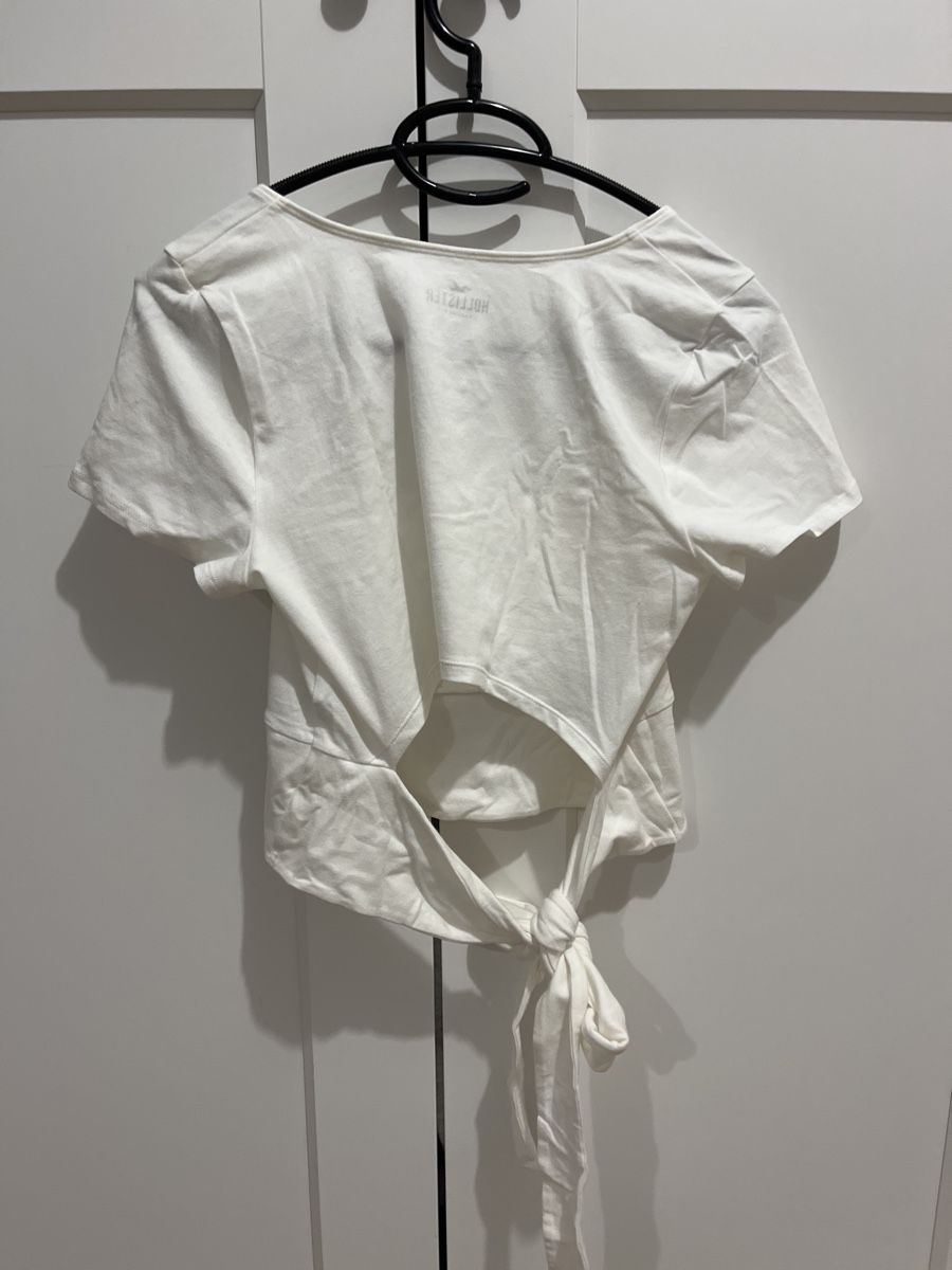 Hollister T-shirt: Crop top Hollister blanc – Nuovo (secondo la descrizione) da Bussigny venduto da LabiZaule 1