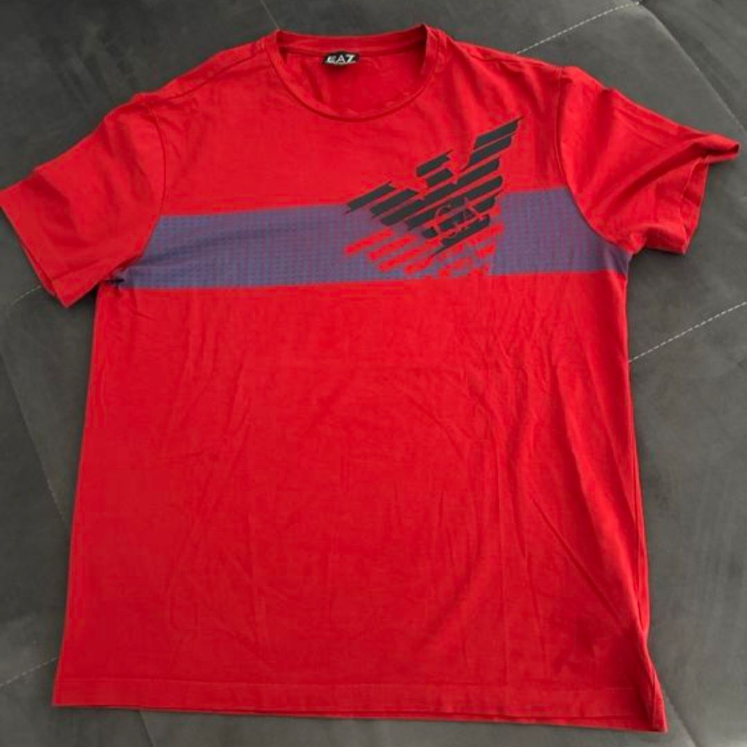 Armani T-shirt: Armani Tshirt Rot – Nuovo (secondo la descrizione) da neuhausen am rheinfall venduto da Tadeuss