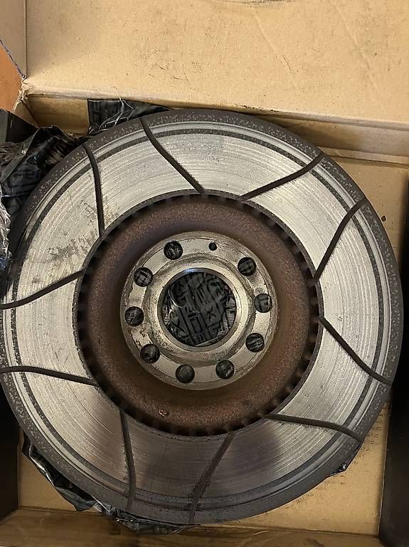 Toutes les pièces auto: BREMBO Max Vorderachse Bremsscheiben – D'occasion à Luzern par claiudiu 4