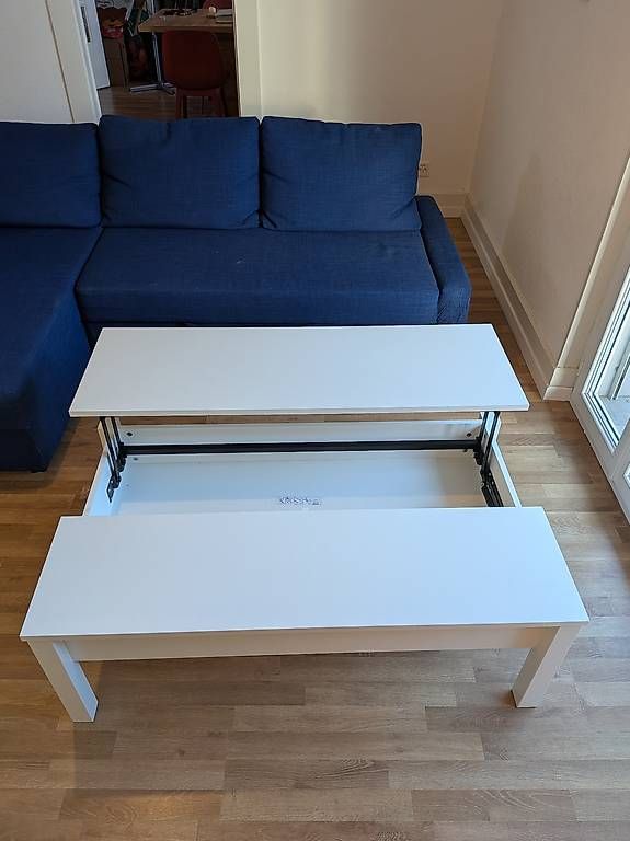 Tables: Table basse blanche avec plateau relevable – D'occasion à Grandson par jen_vdr5