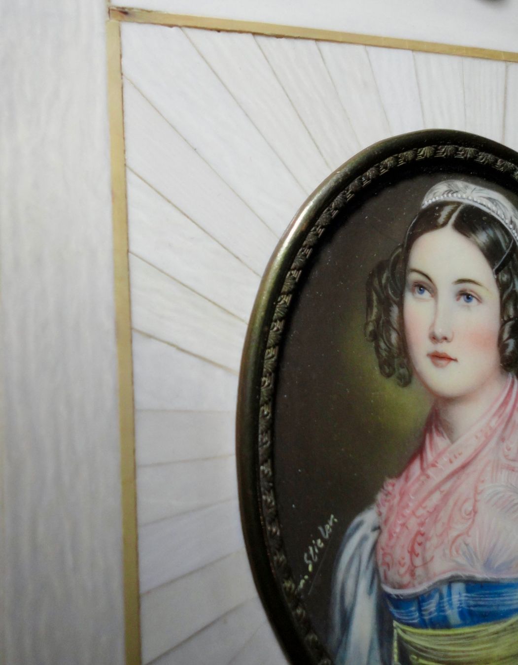 Foto & Immagini: Miniaturenportret einer Dame.(Siegniert) – Usato da wädenswil venduto da niki20 5