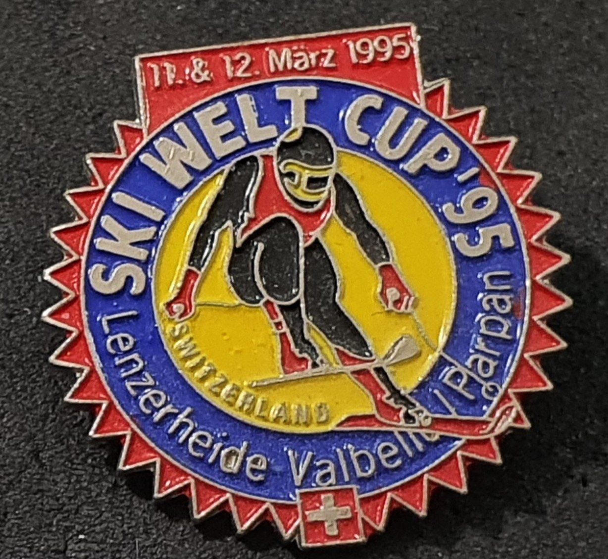 Plaketten & Abzeichen: V004 - Pin Ski Welt Cup '95 Lenzerheide Valbella Parpan – Gebraucht aus Reinach BL von Boston-Verkauf 1