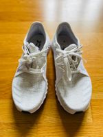 Neue, leichte Adidas-Turnschuhe