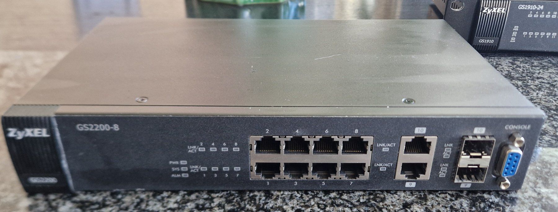 Zyxel Hub & Switch: Zyxel GS2200-8 – Usato da Epalinges venduto da Ozili