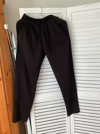 Jacqueline de Yong Damen Hose schwarz Grösse S neuwertig 