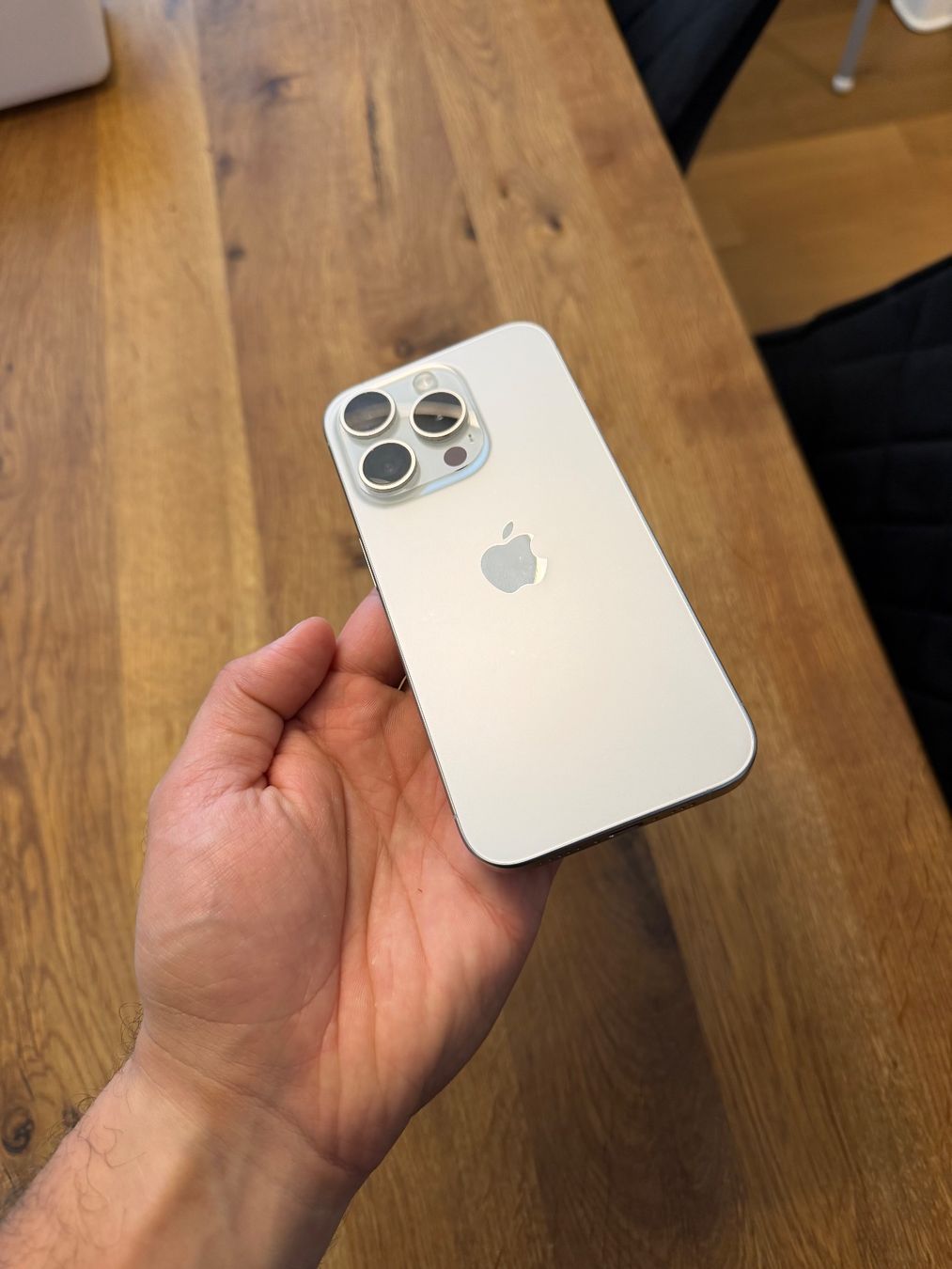 Apple Telefoni cellulari / Smartphones: Iphone 15 pro 256GB Titan Weiss – Usato da Flaach venduto da Gjergj_Kastrioti
