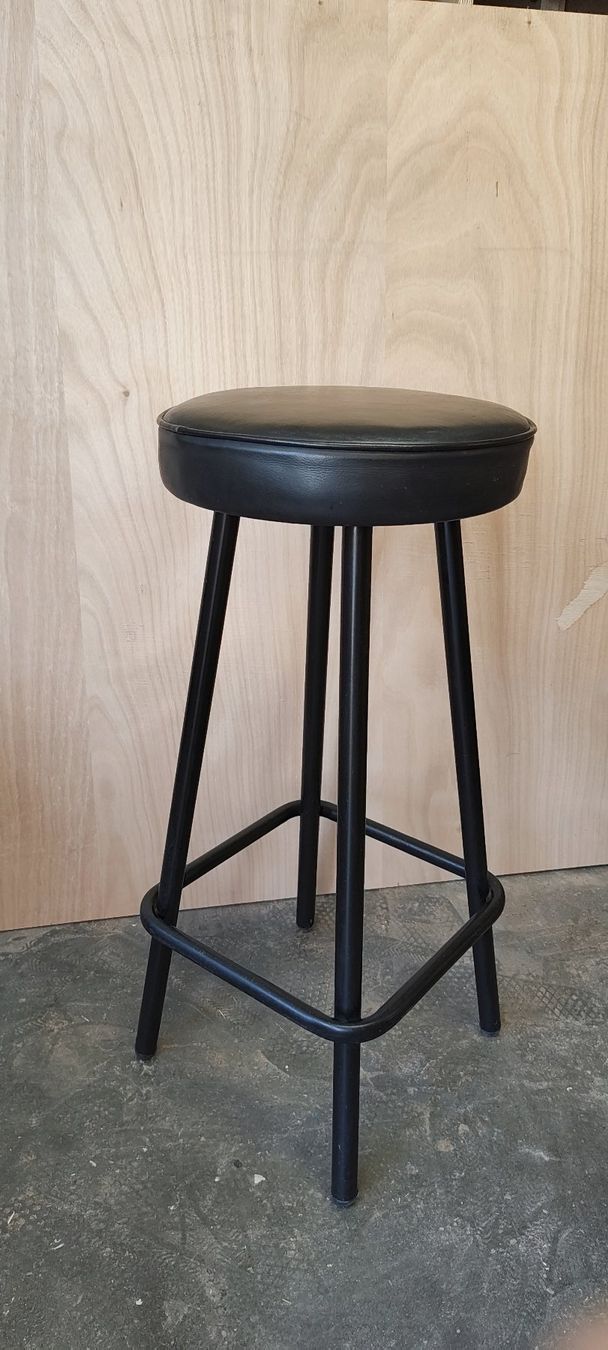 Tabourets: Stahlrohr Barhocker schwarz – D'occasion à zürich par sergio011113 2