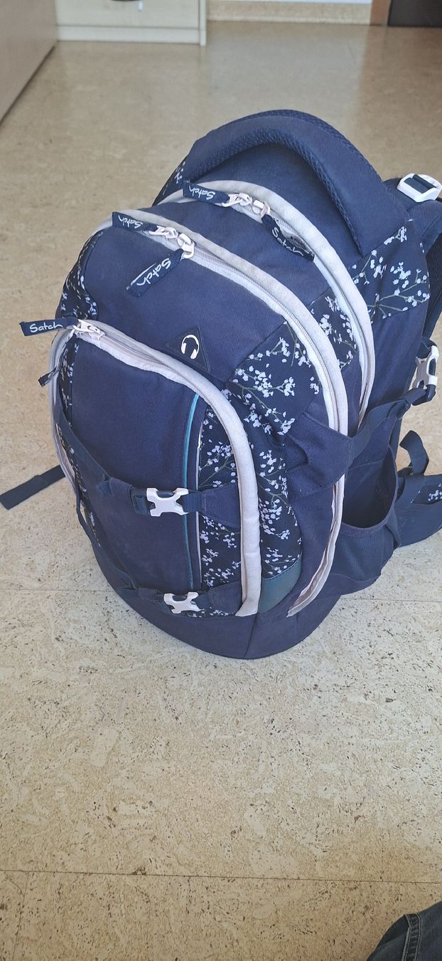 Satch Rucksäcke: Schulrucksack Satch dunkelblau mit Rosa Muster – Gebraucht aus Zuoz von mad_b2zy 2
