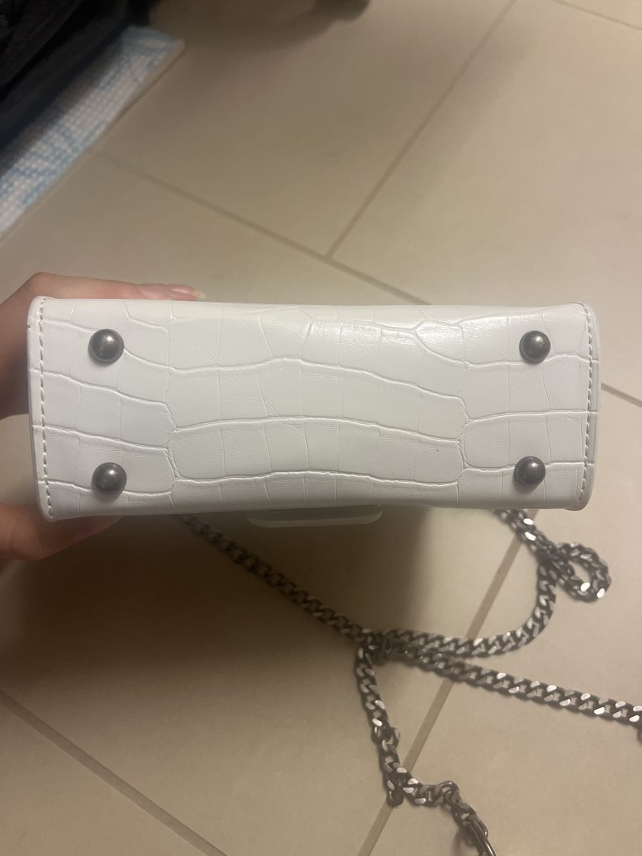 Zara Borse da donna: Weisse Zara Tasche mit Kroko-Optik, neuwertig! – Usato da Zürich venduto da Zhau.53 3