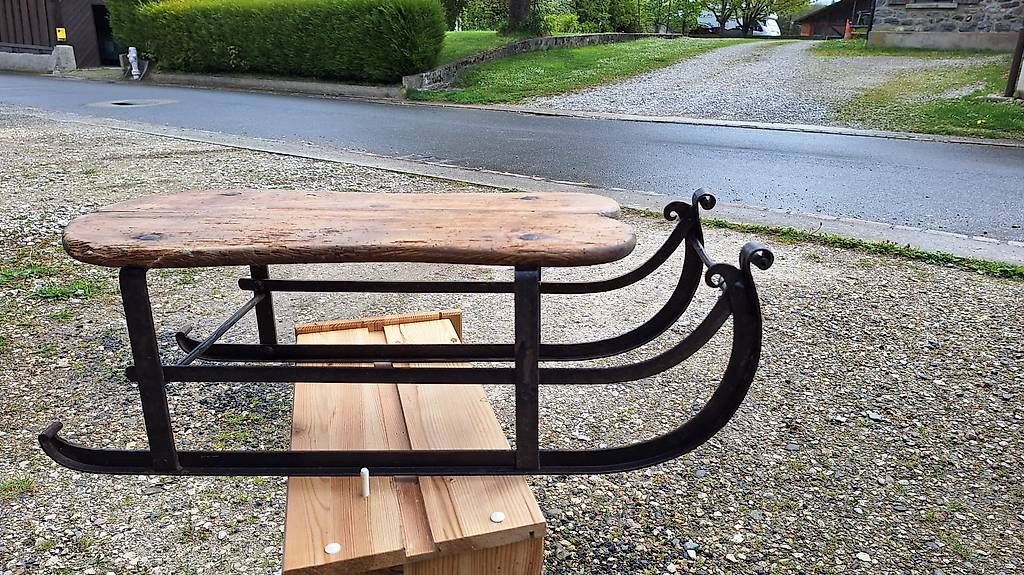 Tutte le decorazioni: Luge ancienne – Usato da Valeyres-sous-ursins venduto da Tortue 1
