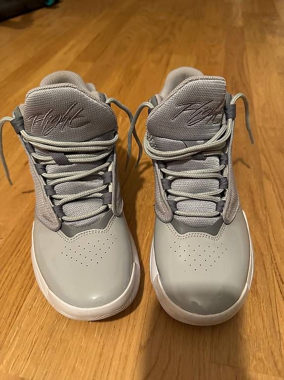 Herrenschuhe: Jordan Max Aura 4 – Gebraucht aus Belp von pab_l6w5 1