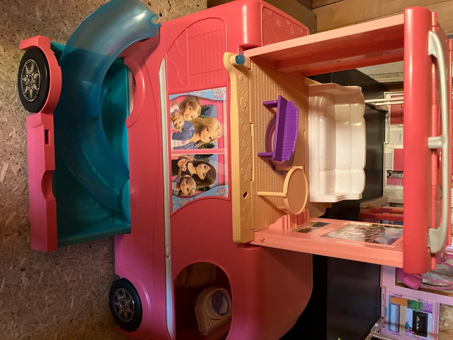 Spielhäuser: Barbie Haus mit Camper – Gebraucht aus Spiez von  1