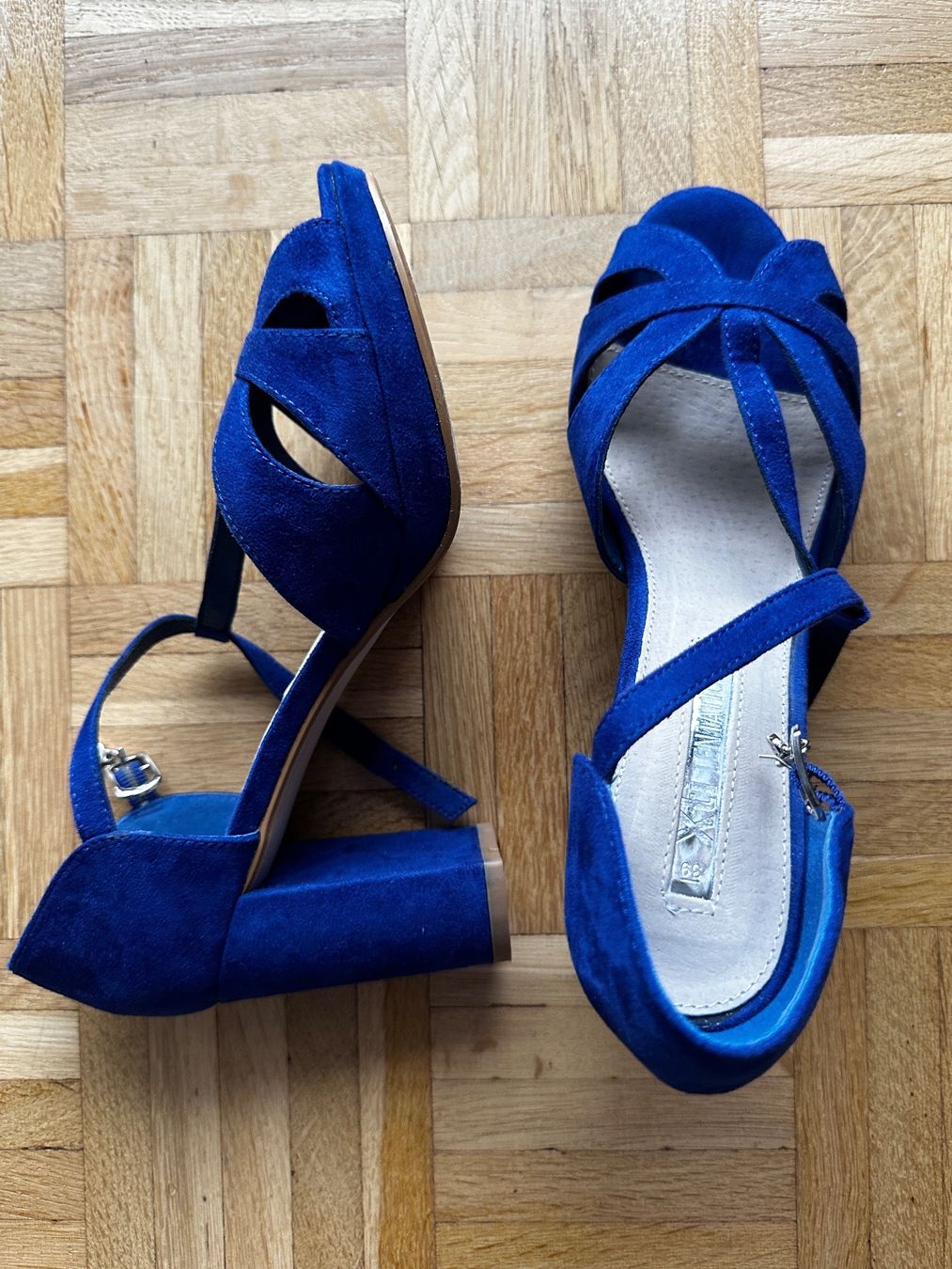Damenschuhe: Blue Leather Sandal T - 39 – Gebraucht aus Epalinges von Lily2006 2