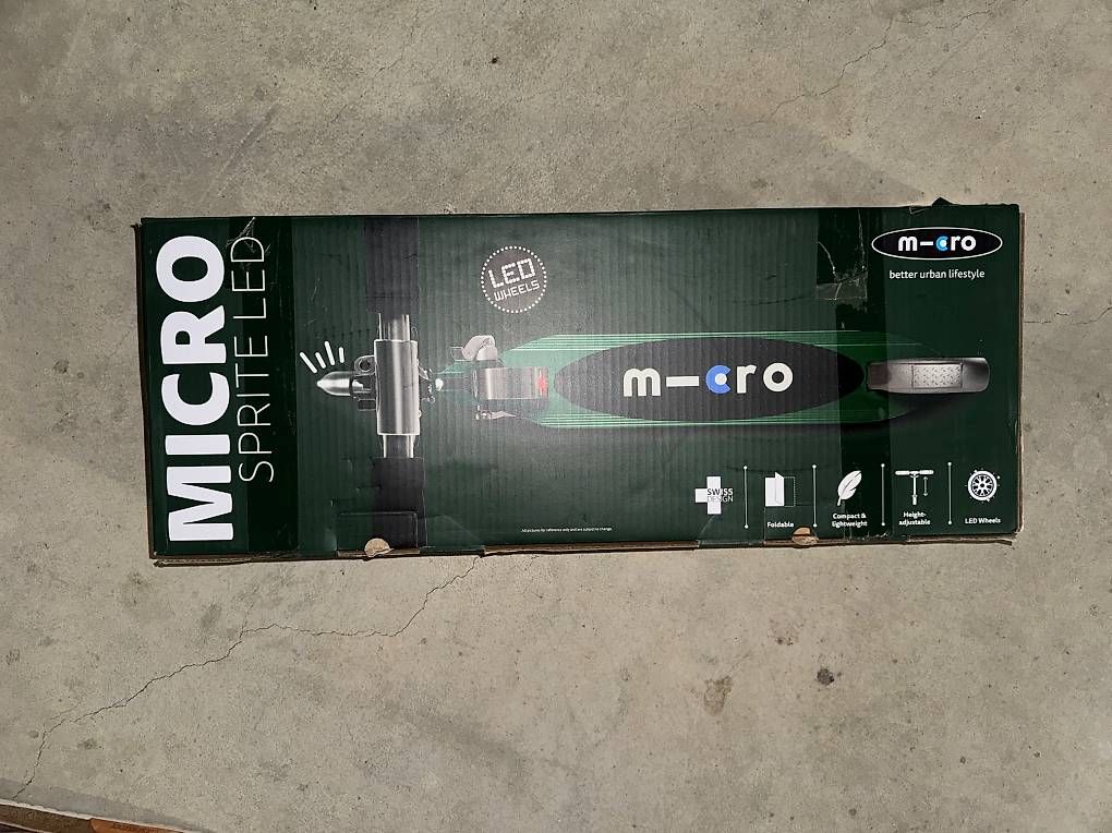 Micro Kickboard: MICRO SPRITE LED  mit extra Sparkle Forest Green NEU – Neuf avec emballage d'origine à Lachen SZ par nathiisch 3