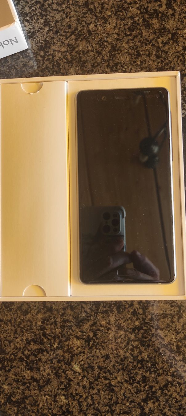 Nokia Telefoni cellulari / Smartphones: NATEL NEUF Nokia 8 – Nuovo e nell'imballaggio originale da Le Vaud venduto da bon_g67m 4