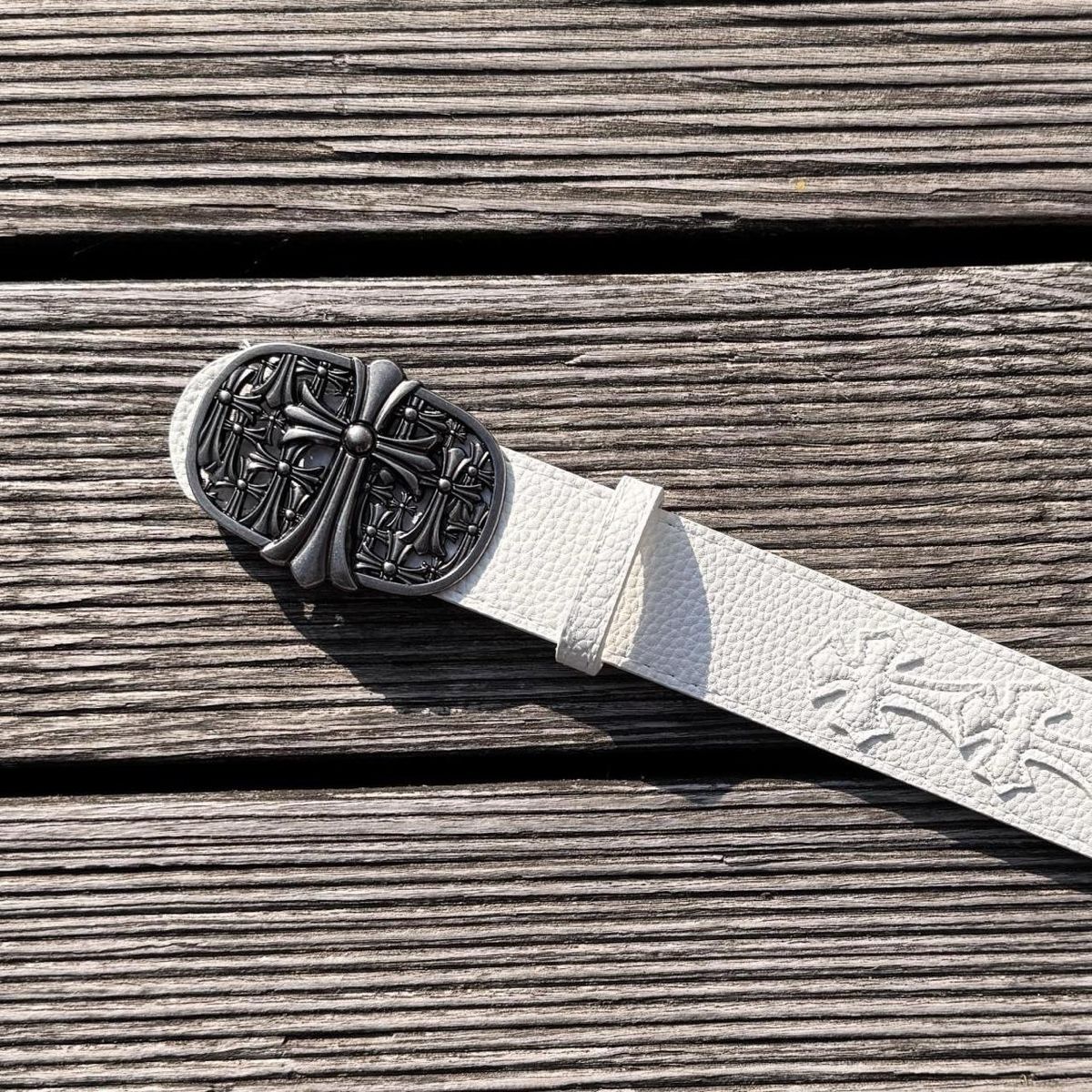 Chrome Hearts Cinture: White Gothic Cross Buckle Leather Belt - Statement Buckle   – Nuovo e nell'imballaggio originale da Caviano venduto da reselleo21 1