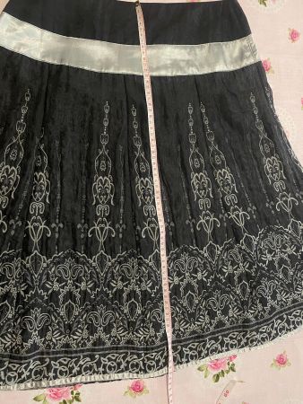 Eleganter Faltenrock, Gr. 38, schwarz/silber, Festlich