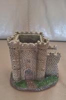 Pot à crayons forme château en bois état comme neuf