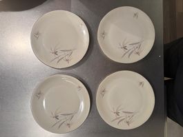 4 assiettes en porcelaine motif floral occasion