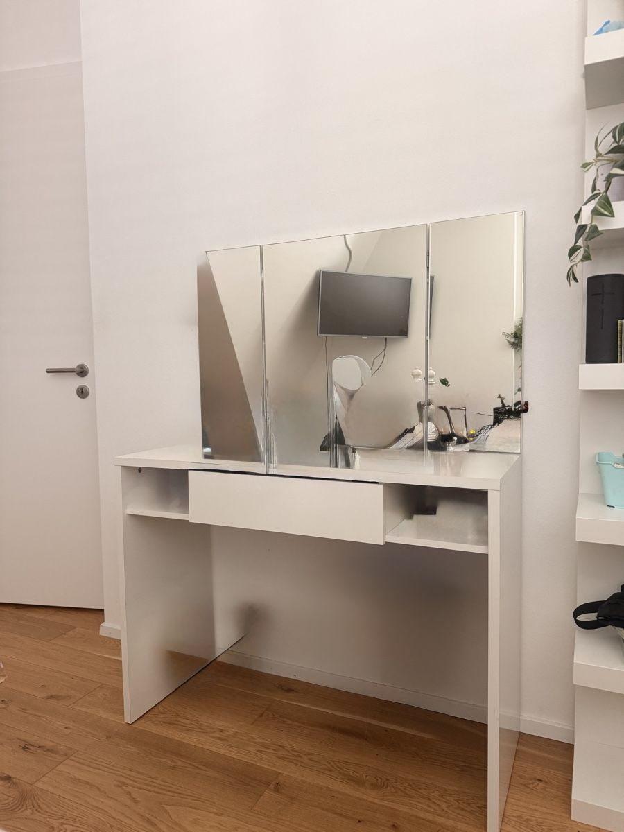 Schminktische: Schminktisch weiss mit Spiegel – Gebraucht aus Turtmann von x.lianakorn.x