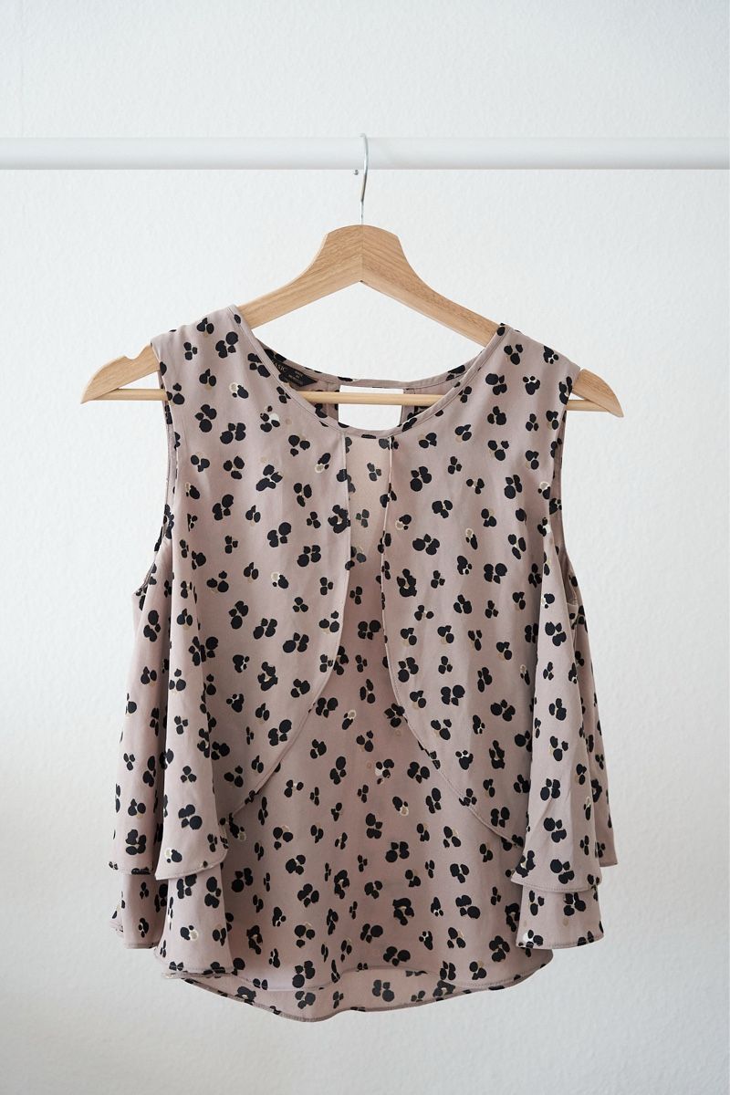 Zara Blusen: Damen Bluse Zara Basic Grösse S Muster beige neuwertig – Neu (gemäss Beschreibung) aus Olten von Sebbwen