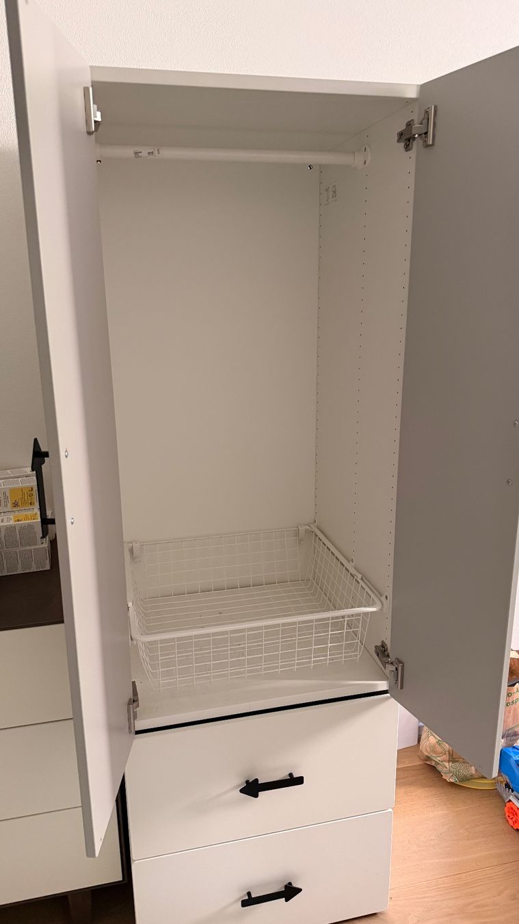 Ikea Armadi: SMÅSTAD / PLATSA Kleiderschrank, weiß/hellgrau – Usato da Oberägeri venduto da SimonMc 1