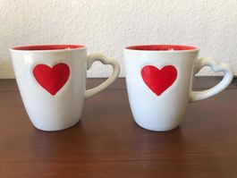 Lot de 2 tasses pour les amoureux. Comme neuves.