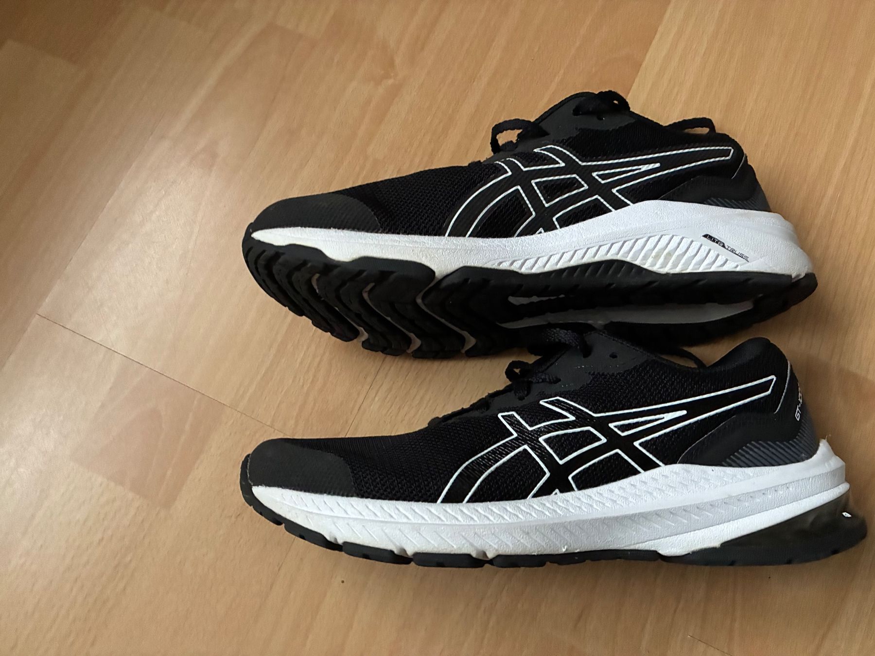 Asics Herrenschuhe: Asics GT 1000 Eu 40 – Neu (gemäss Beschreibung) aus Aarau Rohr von Sheeno 1