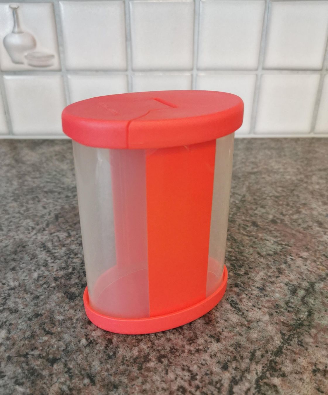 Tupperware Recipients et similaires: Tupperware Gewürzbehälter Set, rot - Neuwertig – Neuf (Voir description) à Birsfelden par mel_ndx7 2