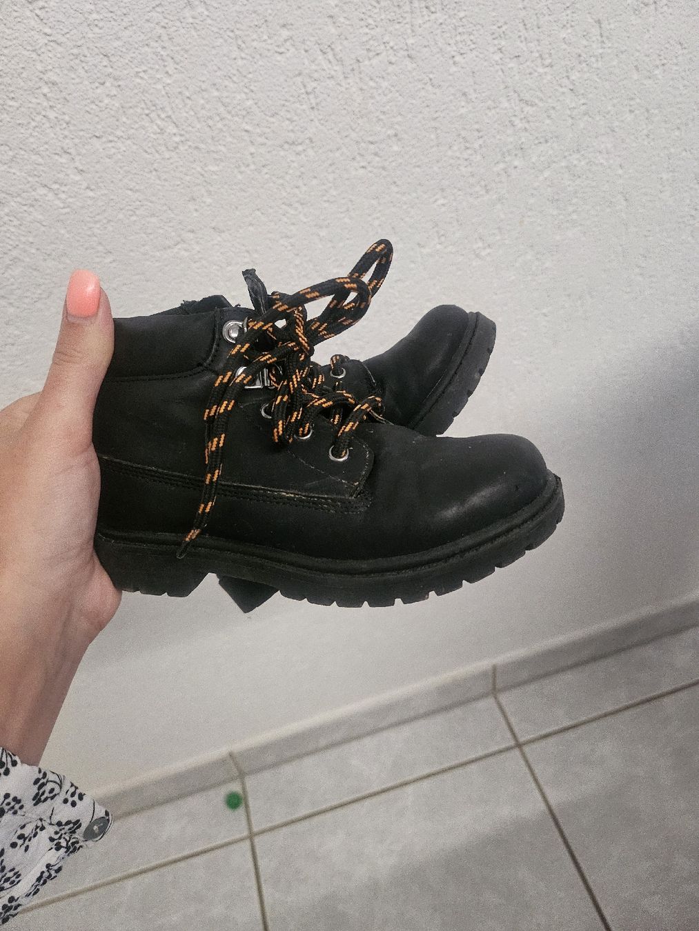 Scarpe da uomo: chaussures enfants taille 27 – Usato da Miécourt venduto da Clochette23
