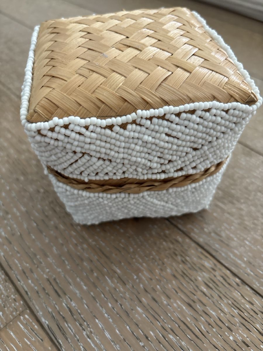 Portagioie: Woven storage box bamboo white beads square good condition – Nuovo (secondo la descrizione) da Zürich venduto da muz_5h6k